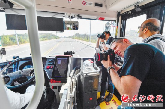 �������ڹ�������������������ɳ������������������Ƕ����˼�ʻ������������Ũ�����Ȥ����Ϊ��ɳ����ȫý����� ���� ��