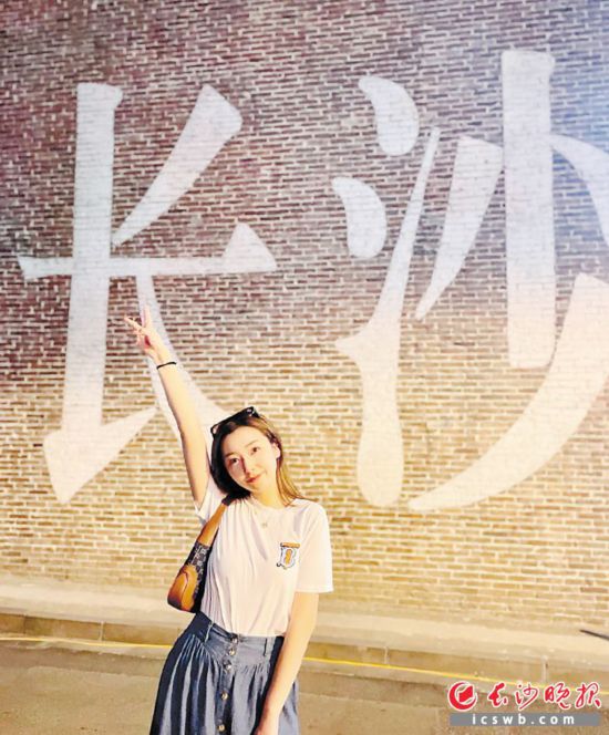 ��������ɳ���ε�С�ܱ�ʾ�������־�Ե�ǽ������������οͱء��򿨡��ĵ㡣  �ܷ��߹�ͼ