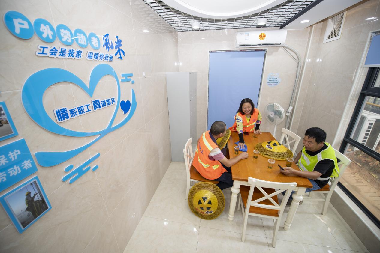 ������Ӫ��·�Ĺ��ủ���Ͷ��߷���վ�㡣 ����ʡ�ܹ��ṩͼ